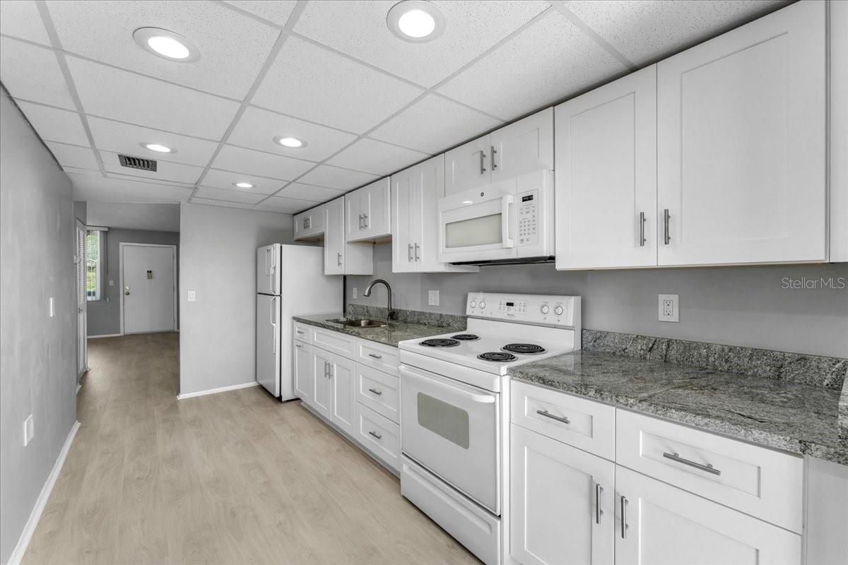 Listing photo id 13 for 4885 1st Street Ne 212