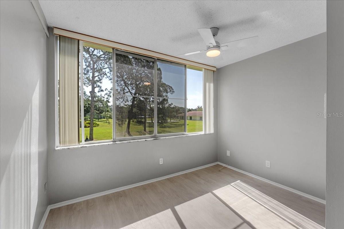 Listing photo id 16 for 4885 1st Street Ne 212