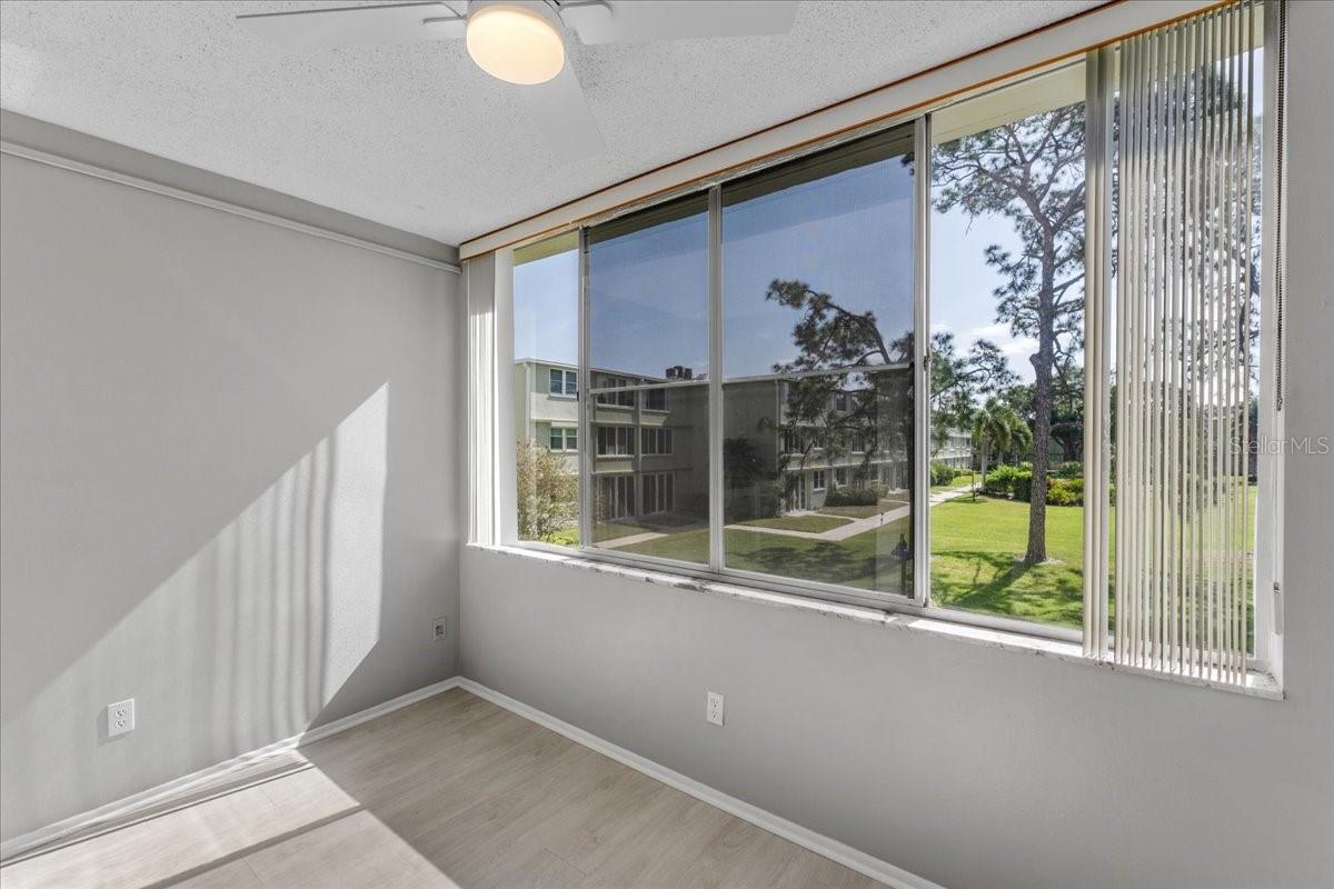 Listing photo id 17 for 4885 1st Street Ne 212