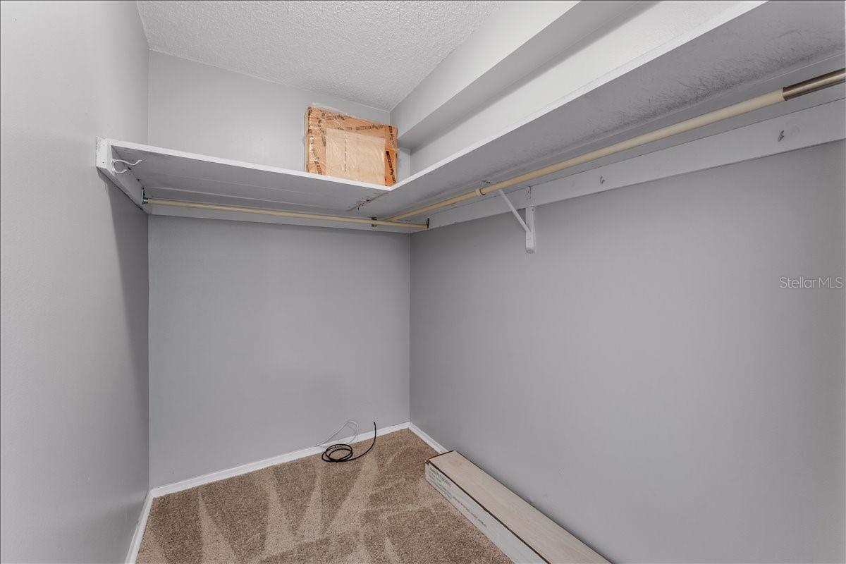 Listing photo id 23 for 4885 1st Street Ne 212