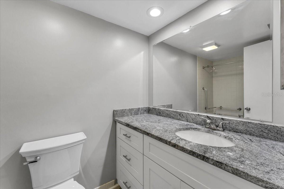 Listing photo id 24 for 4885 1st Street Ne 212