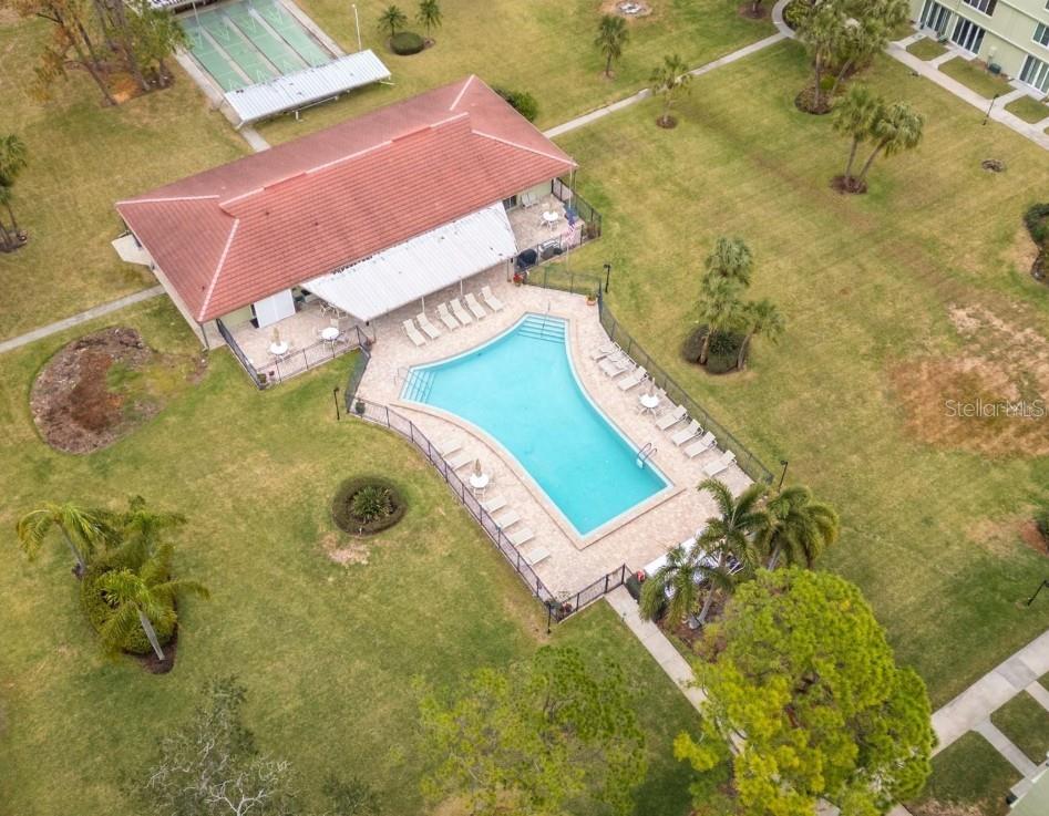 Listing photo id 30 for 4885 1st Street Ne 212