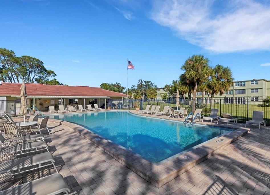 Listing photo id 31 for 4885 1st Street Ne 212