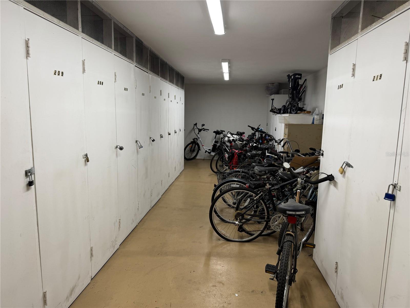 Listing photo id 39 for 4885 1st Street Ne 212