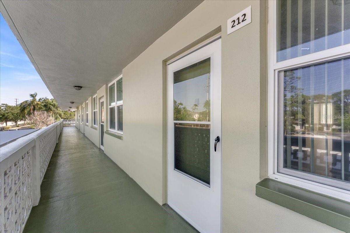 Listing photo id 3 for 4885 1st Street Ne 212