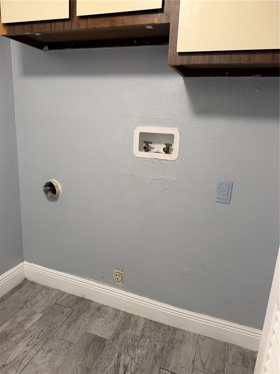 Image 7 of 25 For 7409 Abonado Road 7409