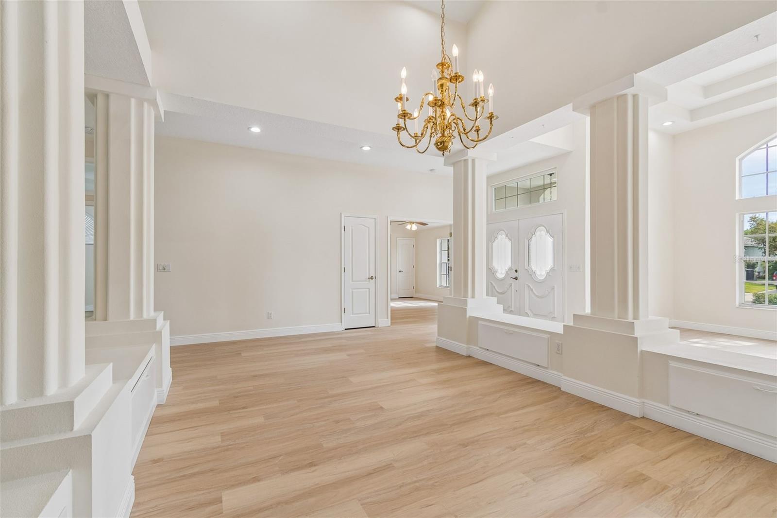 Image 17 of 47 For 19004 Saint Laurent Drive