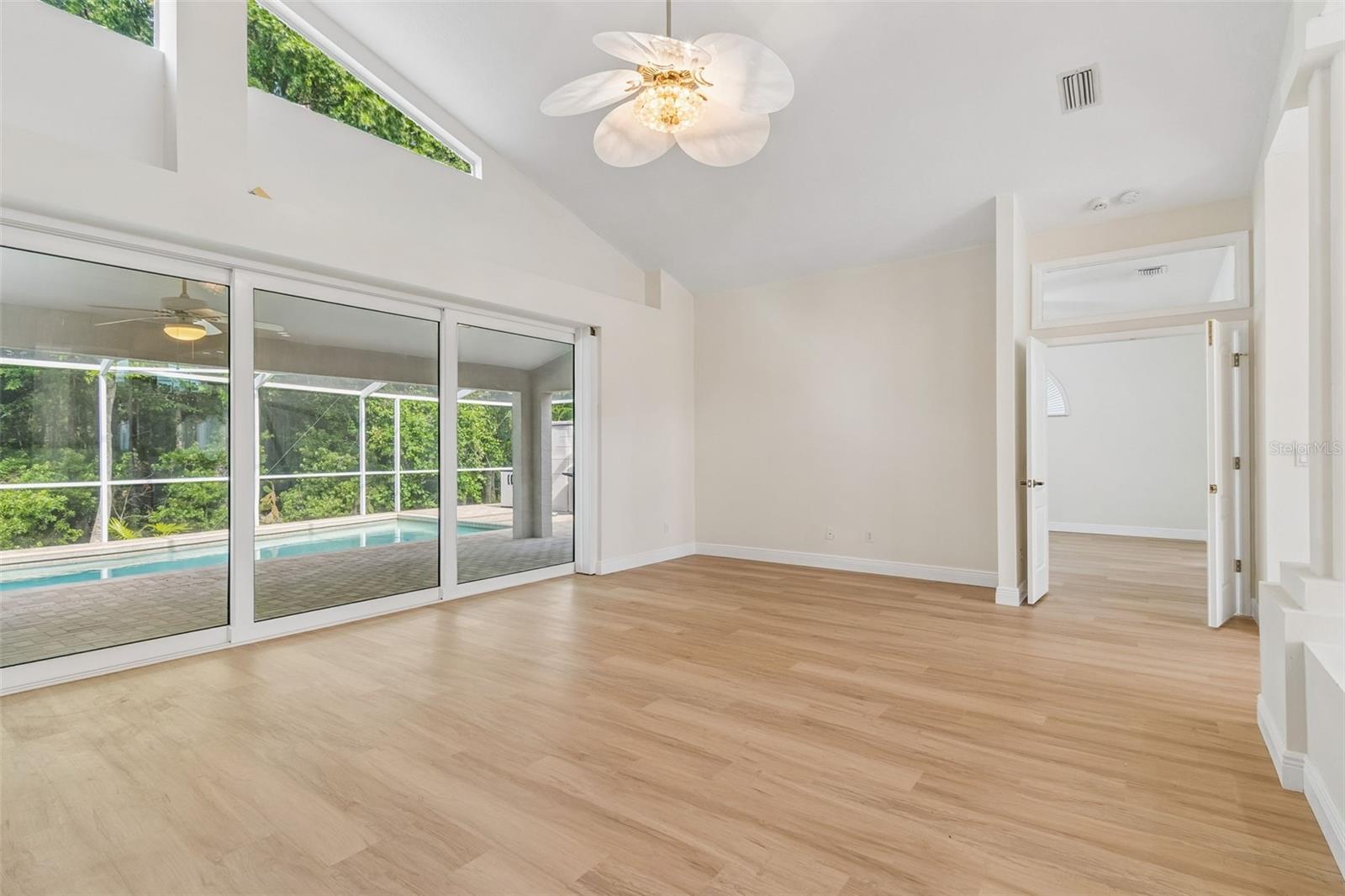 Image 19 of 47 For 19004 Saint Laurent Drive