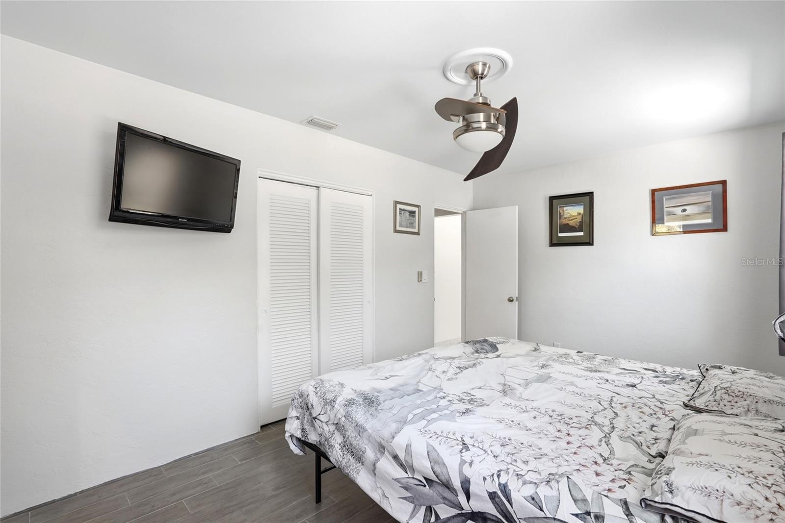 Image 12 of 38 For 4624 27th Avenue S