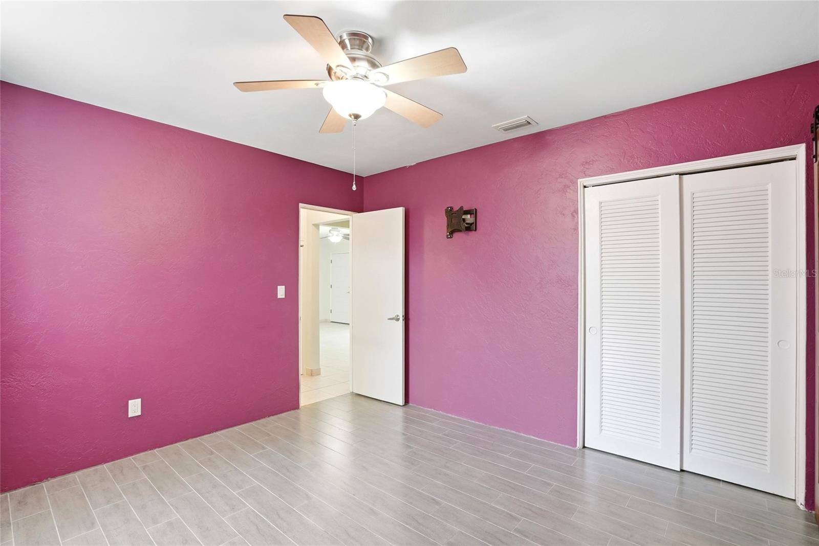 Image 18 of 38 For 4624 27th Avenue S