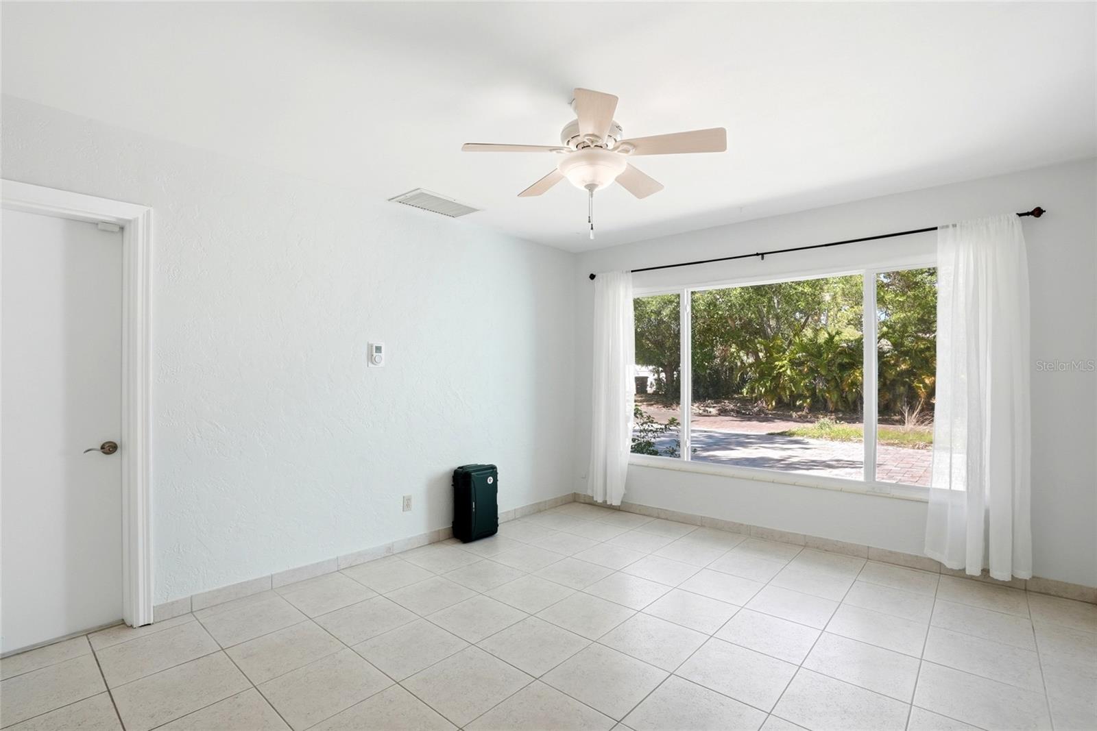 Image 20 of 38 For 4624 27th Avenue S