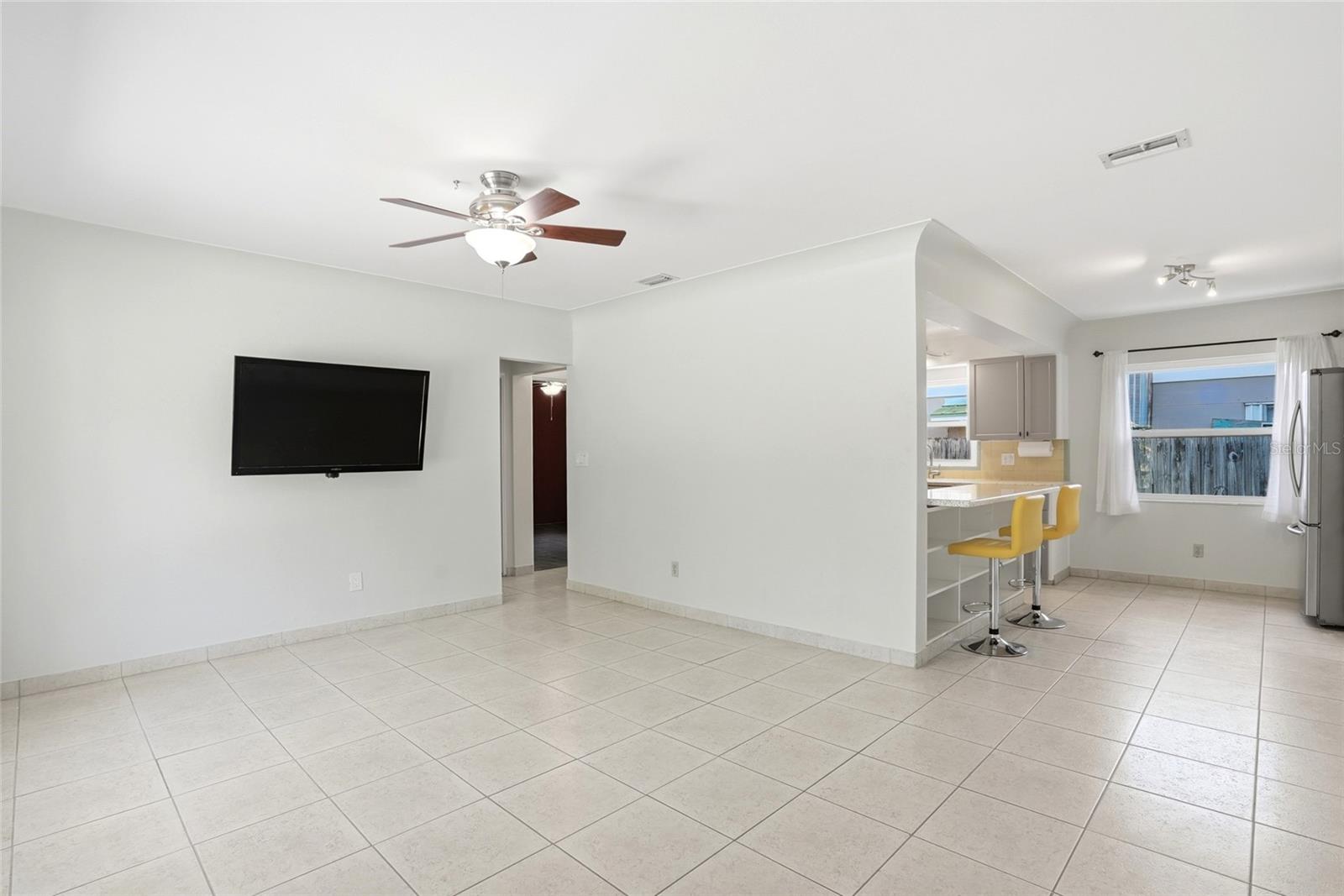 Image 4 of 38 For 4624 27th Avenue S