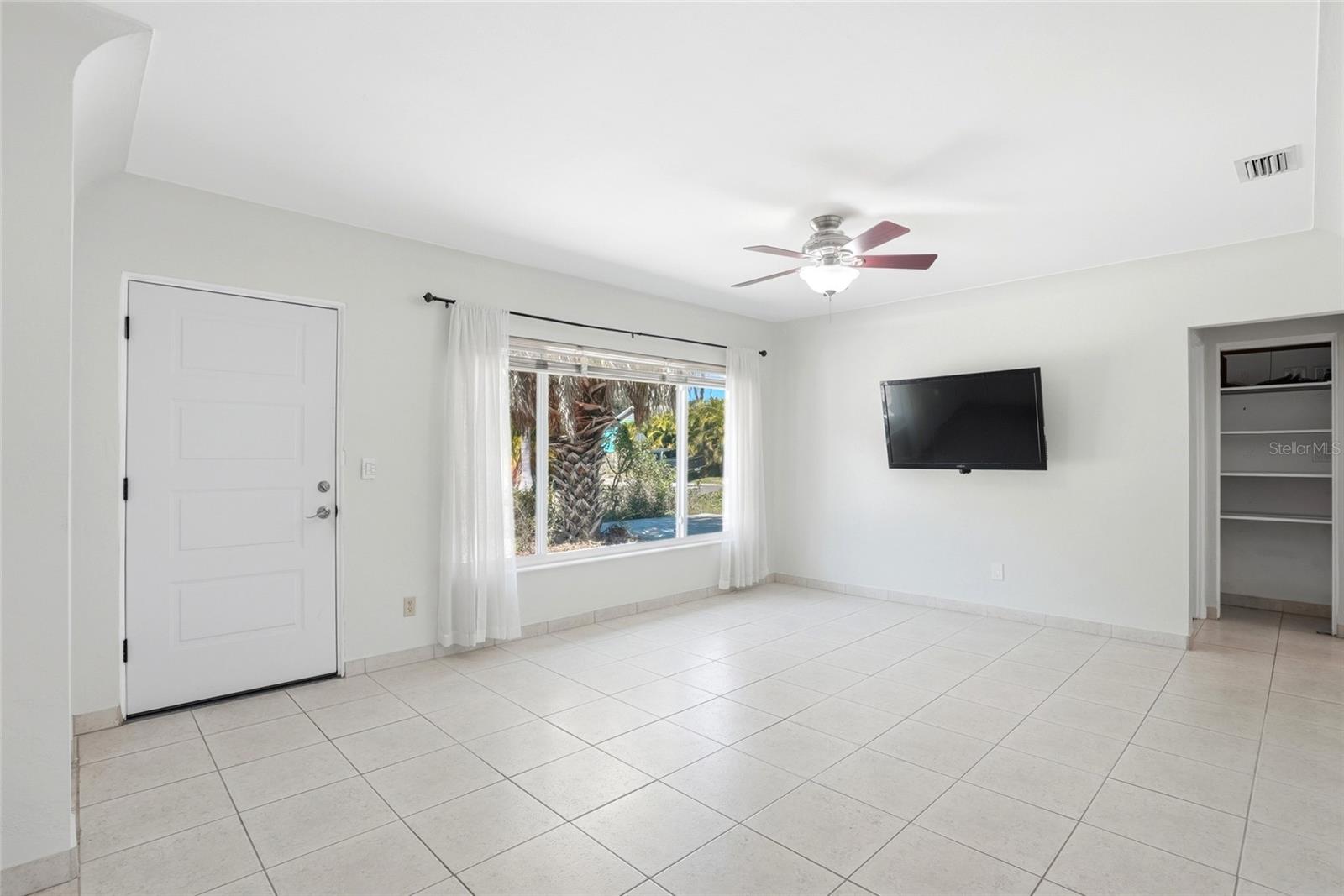 Image 5 of 38 For 4624 27th Avenue S