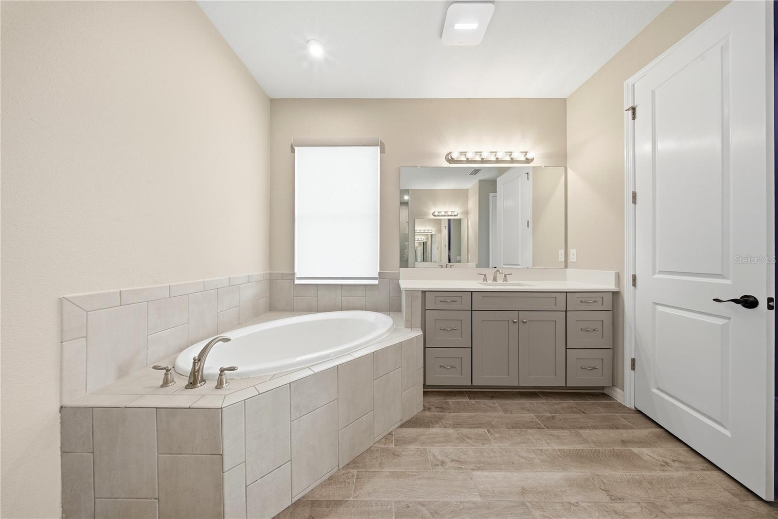 Image 39 of 63 For 7121 Bradbury Circle