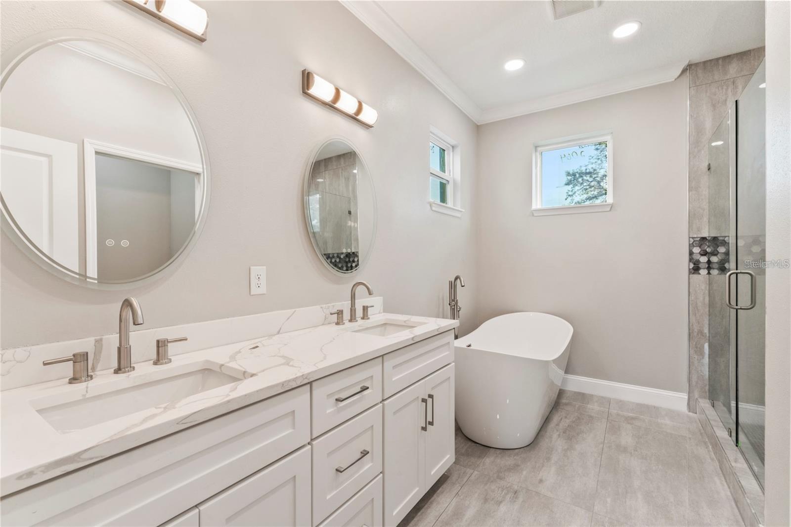 Image 3 of 4 For 809 Linebaugh Avenue 1b