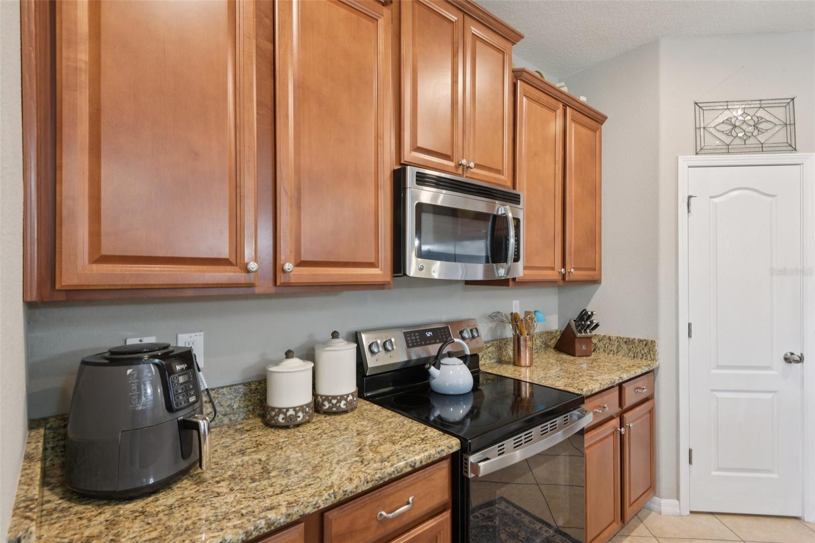 Image 14 of 42 For 12010 Lake Boulevard