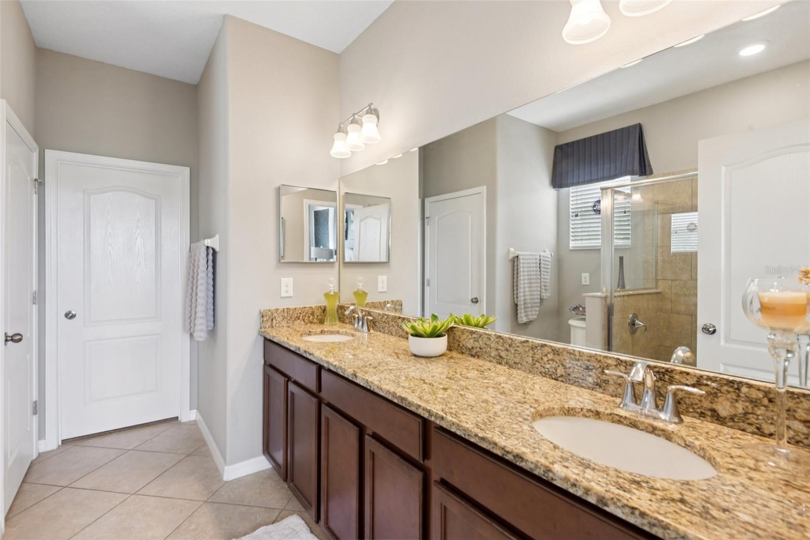 Image 20 of 42 For 12010 Lake Boulevard