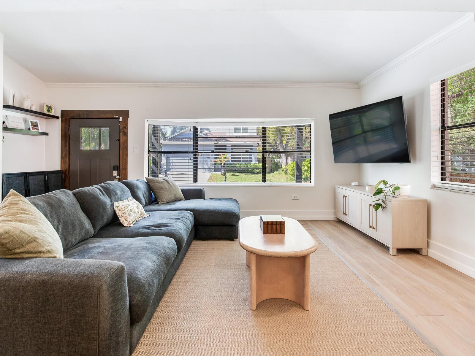 Image 10 of 49 For 6118 Elkins Avenue