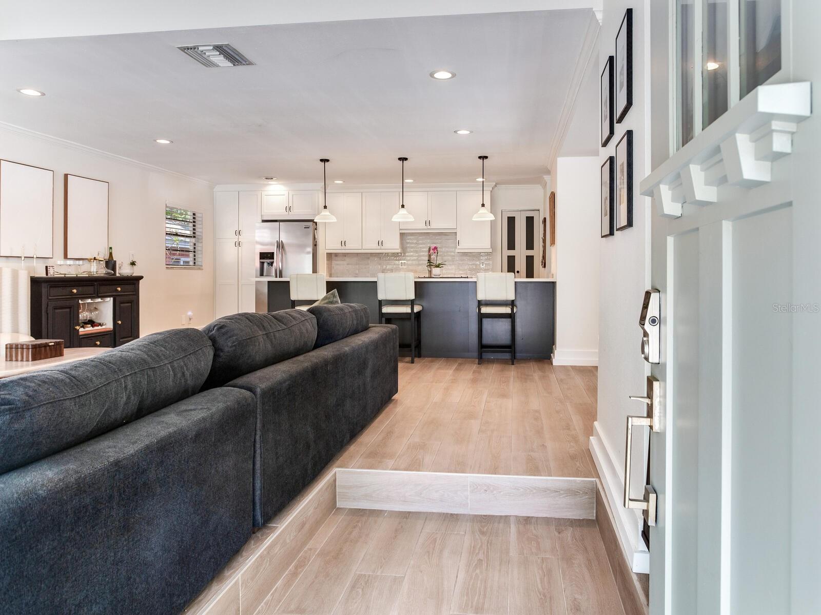 Image 11 of 49 For 6118 Elkins Avenue