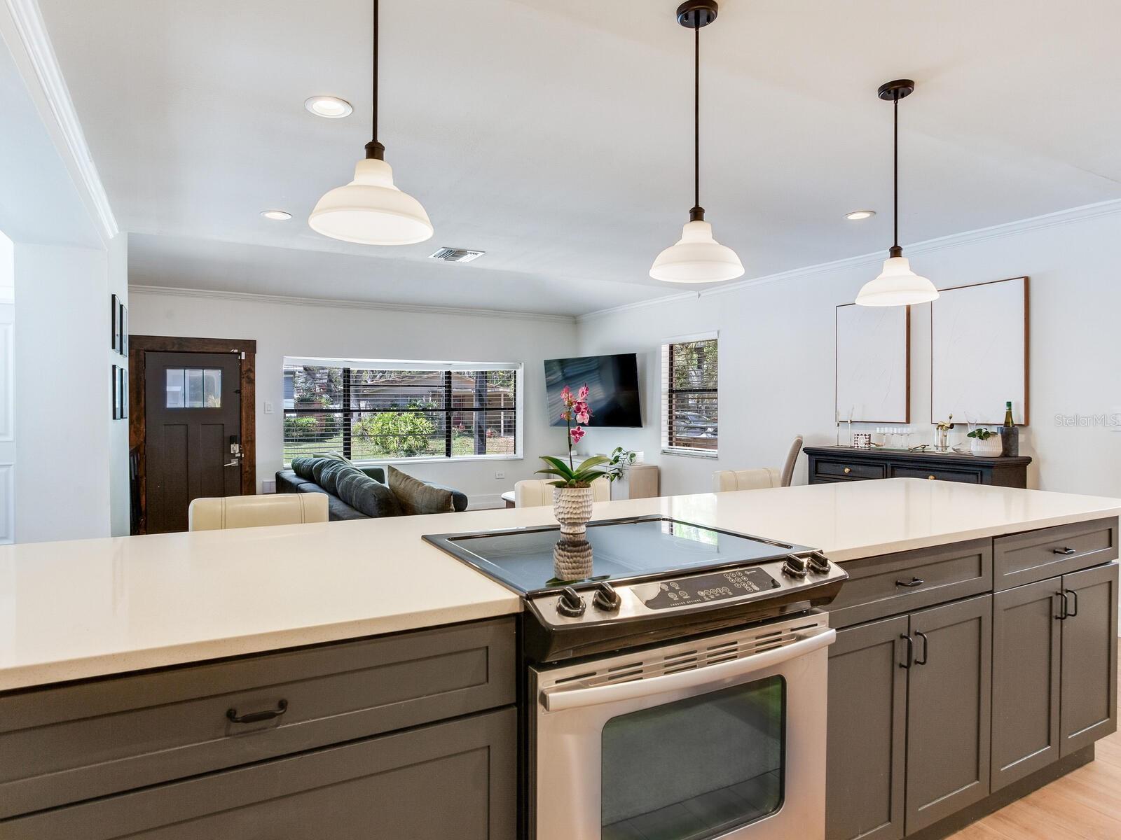 Image 21 of 49 For 6118 Elkins Avenue