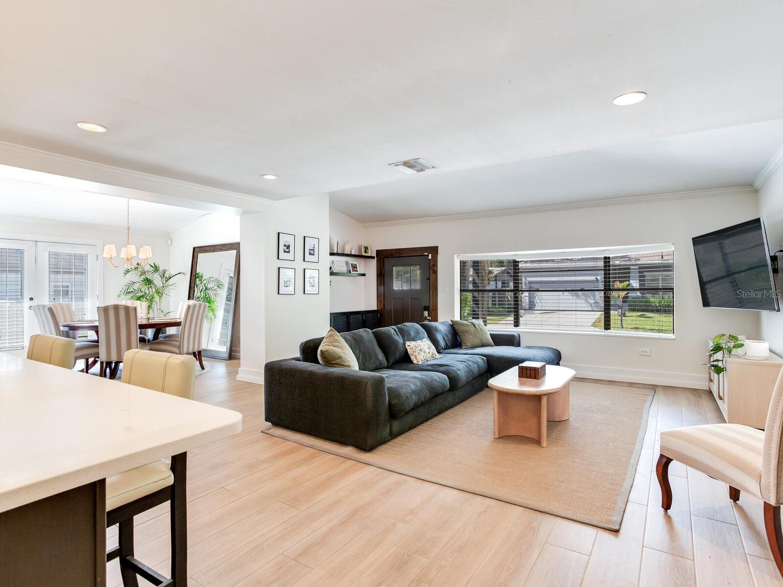 Image 23 of 49 For 6118 Elkins Avenue