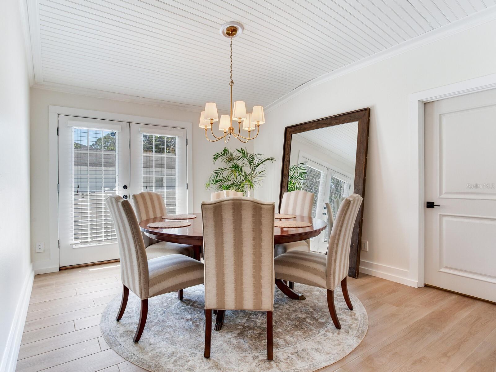 Image 24 of 49 For 6118 Elkins Avenue