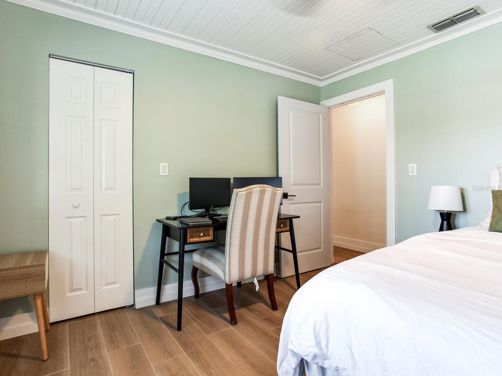 Image 31 of 49 For 6118 Elkins Avenue