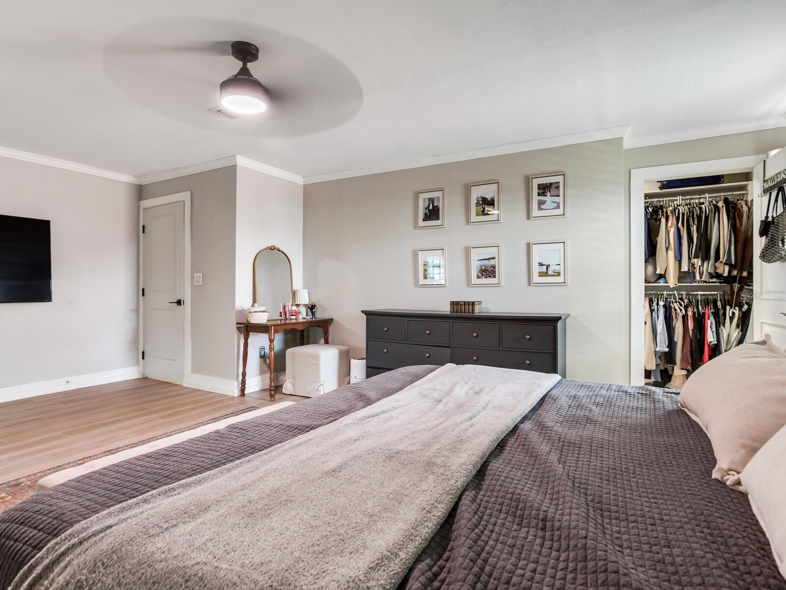 Image 36 of 49 For 6118 Elkins Avenue