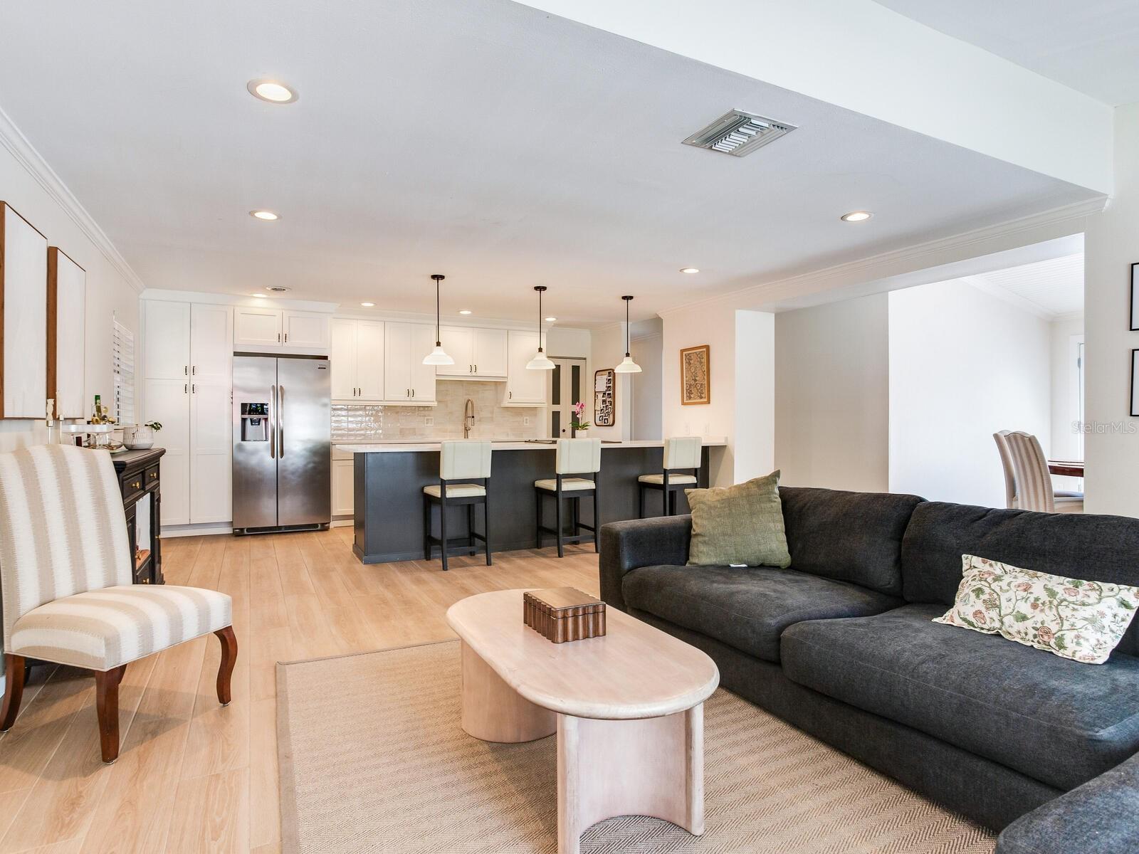 Image 7 of 49 For 6118 Elkins Avenue