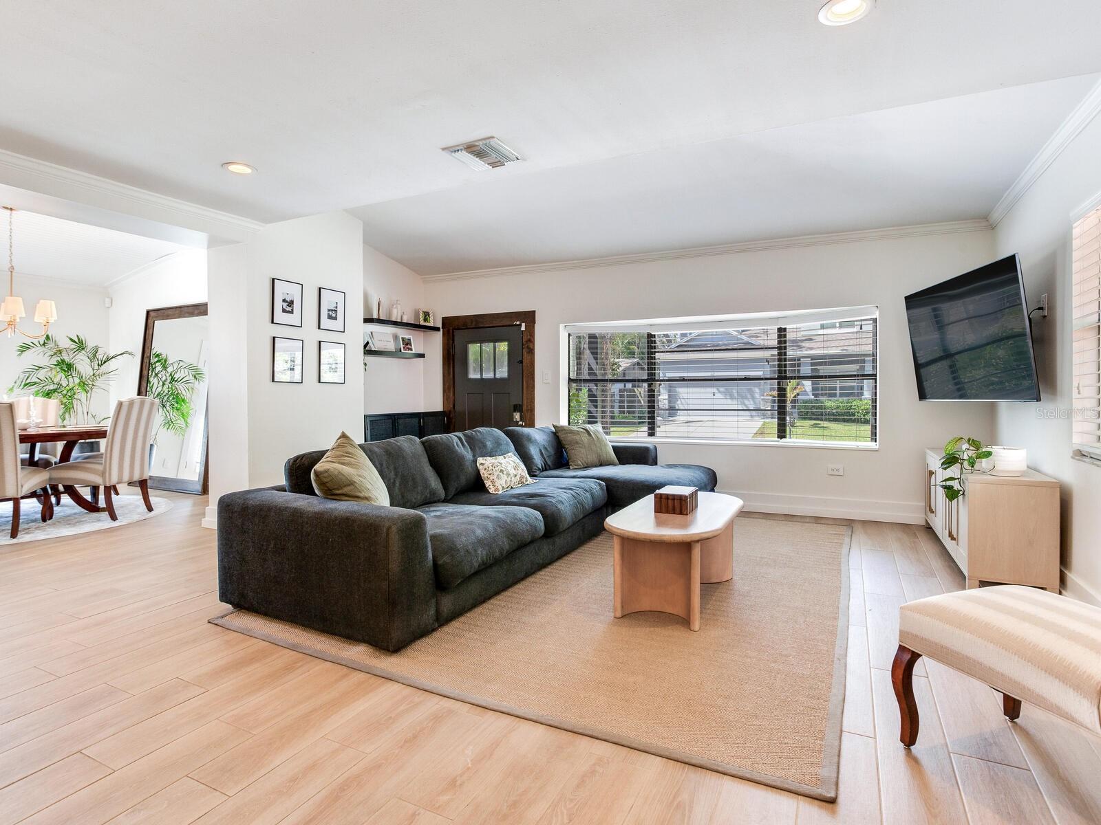 Image 9 of 49 For 6118 Elkins Avenue