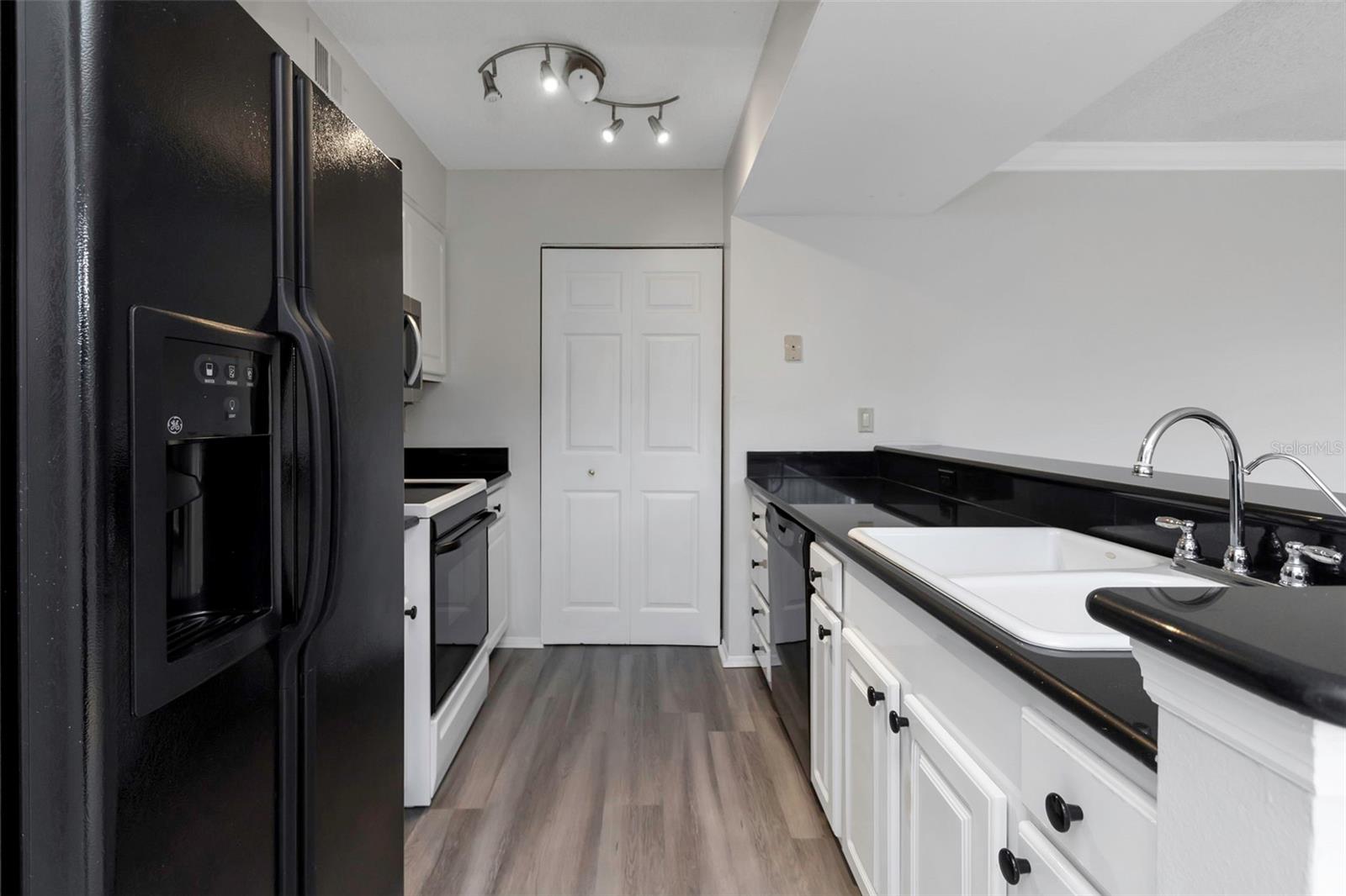 Image 8 of 18 For 2400 Feather Sound Drive 1328