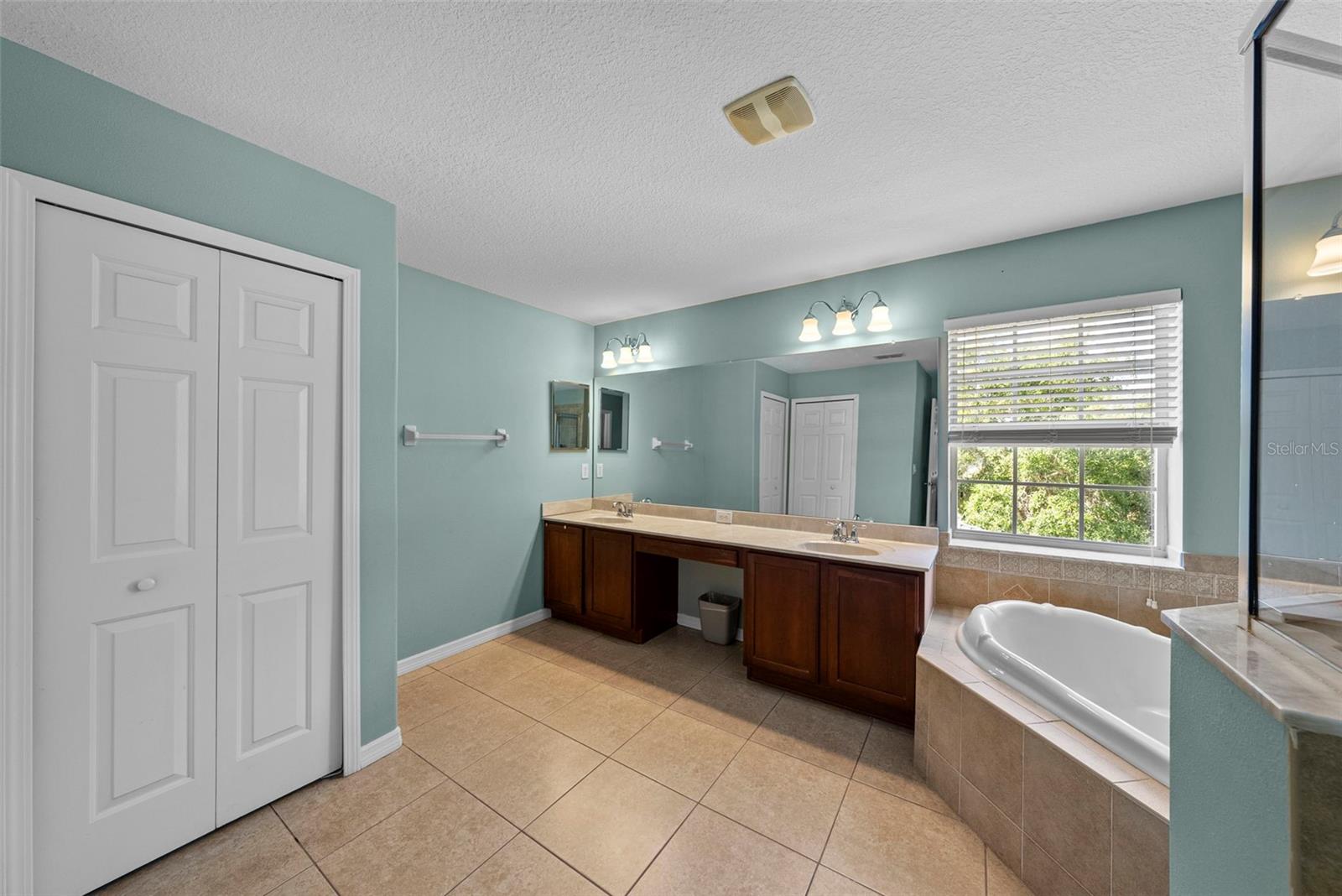 Image 24 of 49 For 18146 Bahama Bay Drive