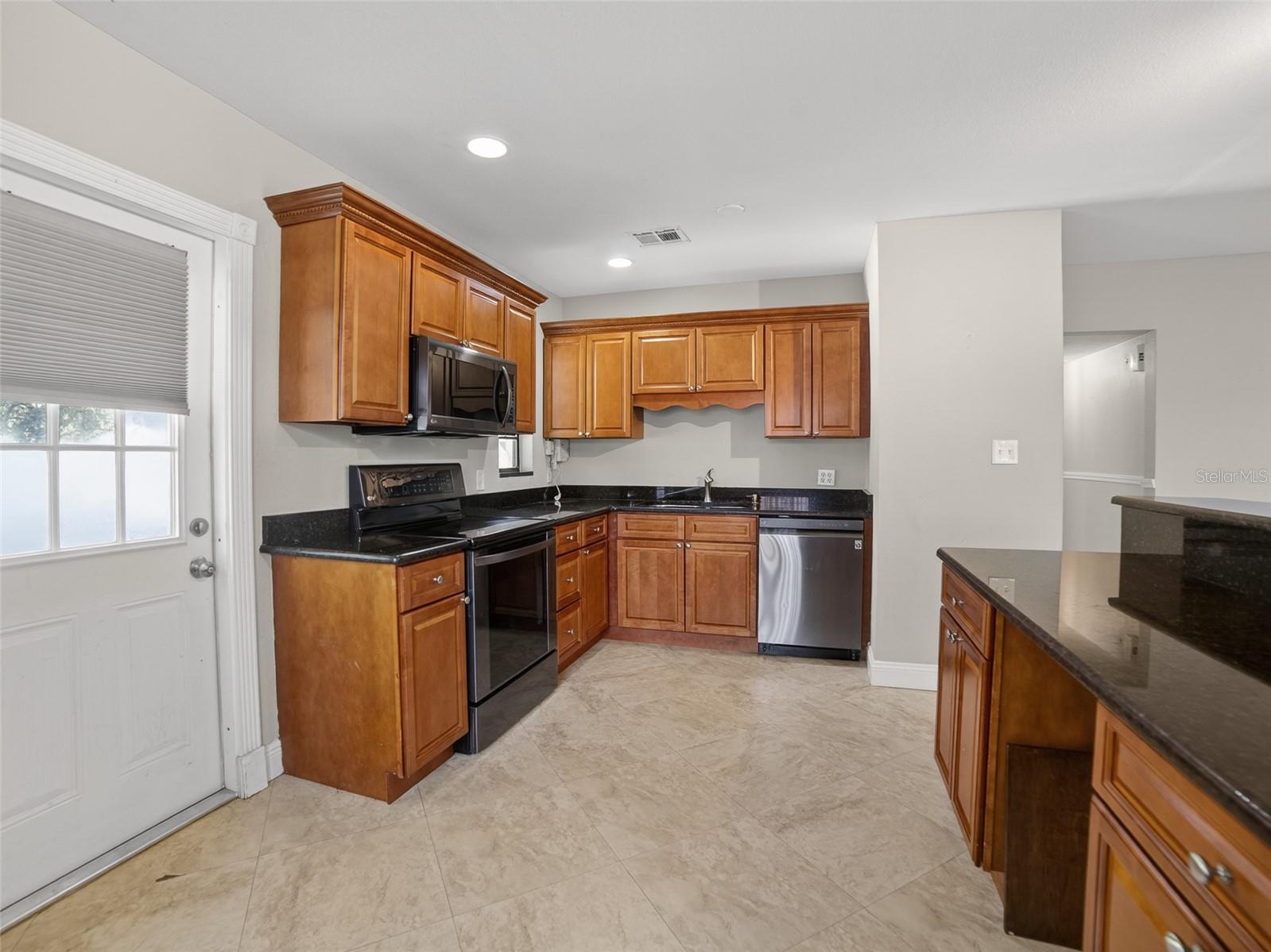 Listing photo id 9 for 10119 Ashley Street