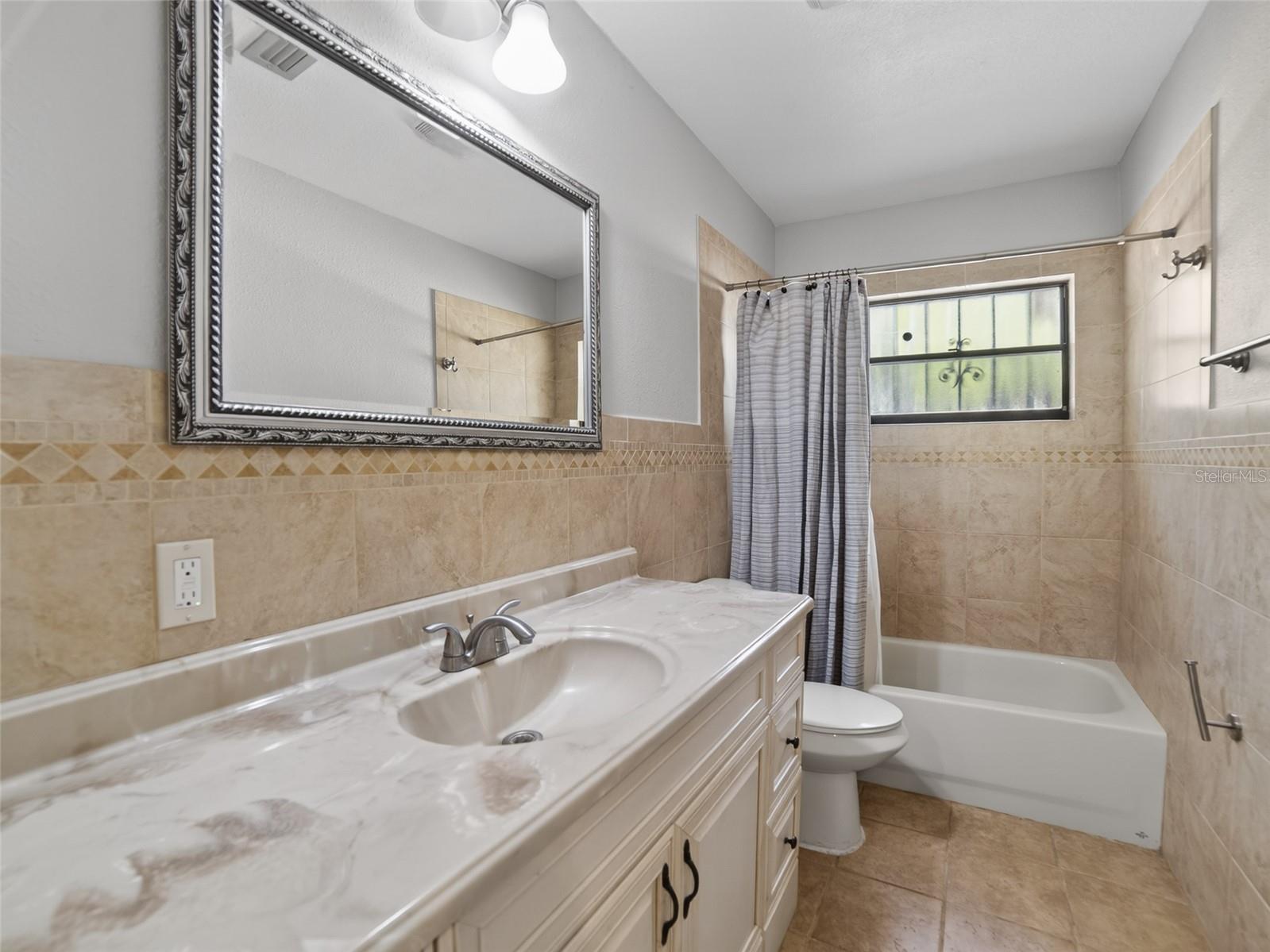 Listing photo id 10 for 10119 Ashley Street