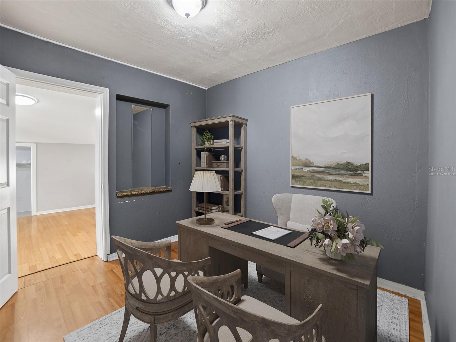 Listing photo id 11 for 10119 Ashley Street