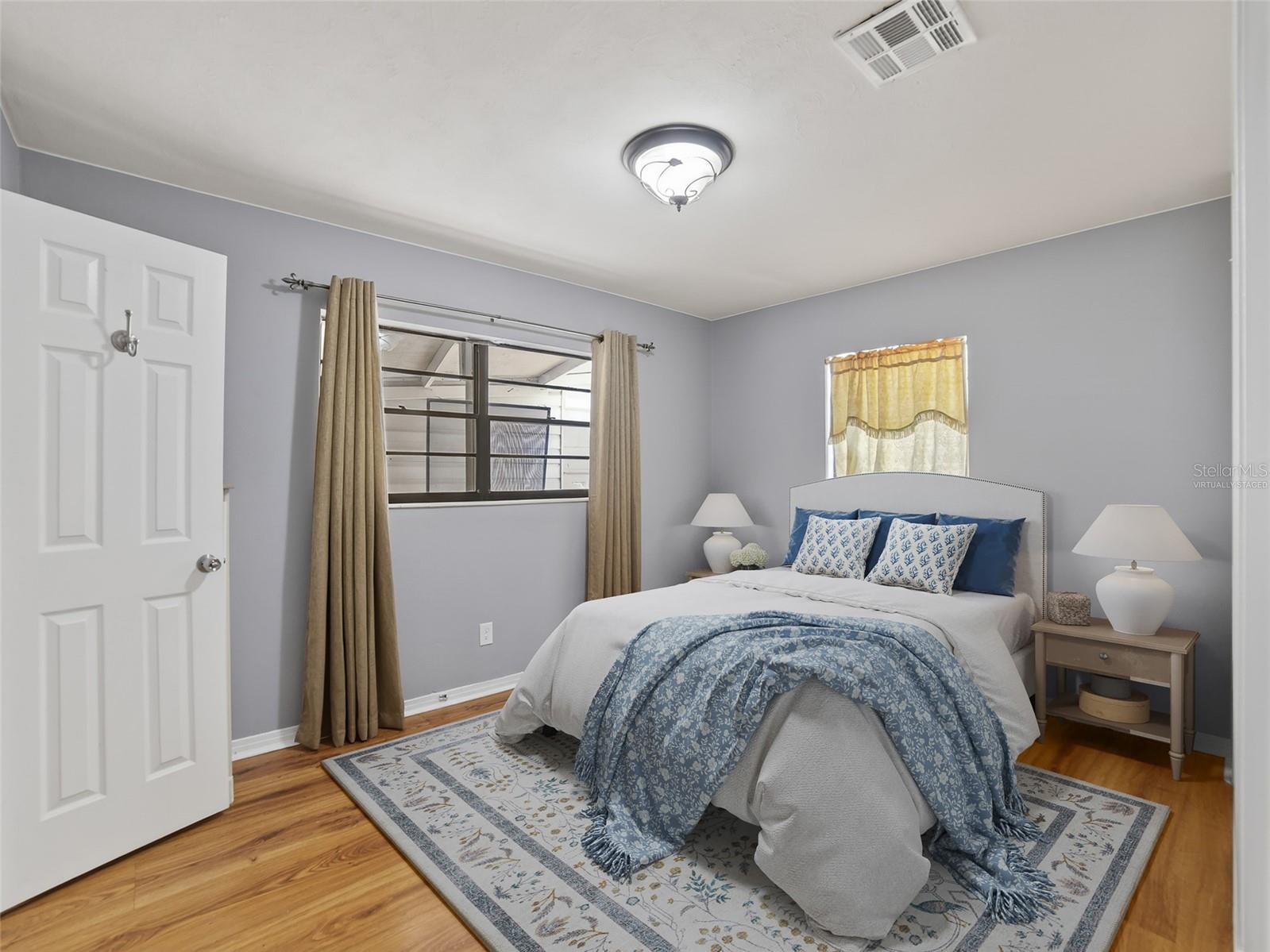 Listing photo id 12 for 10119 Ashley Street