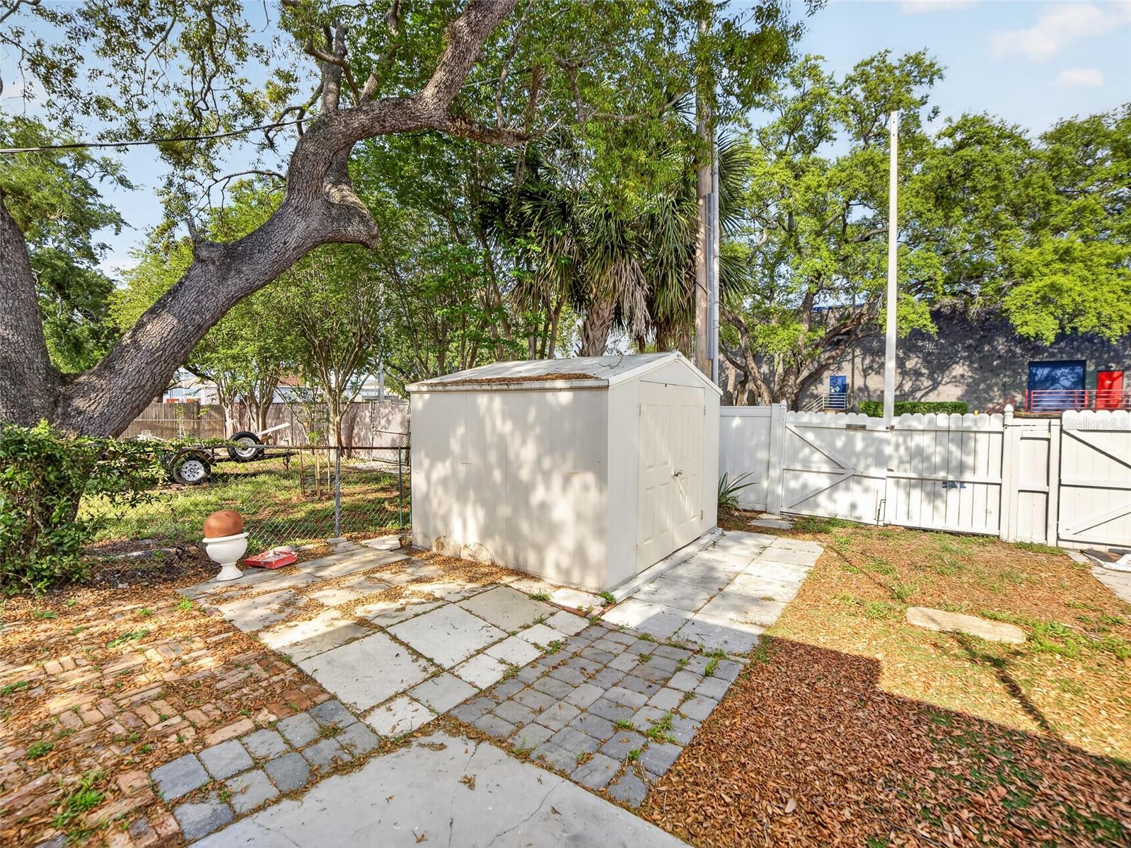 Listing photo id 16 for 10119 Ashley Street