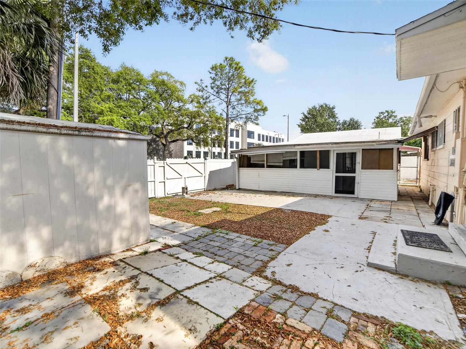 Listing photo id 17 for 10119 Ashley Street