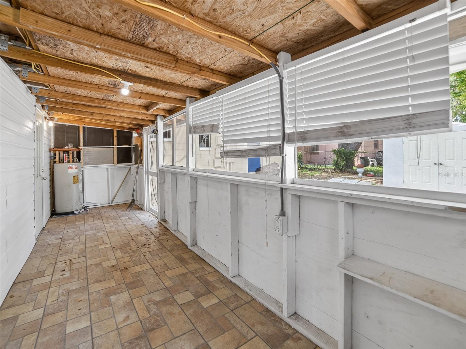 Listing photo id 18 for 10119 Ashley Street