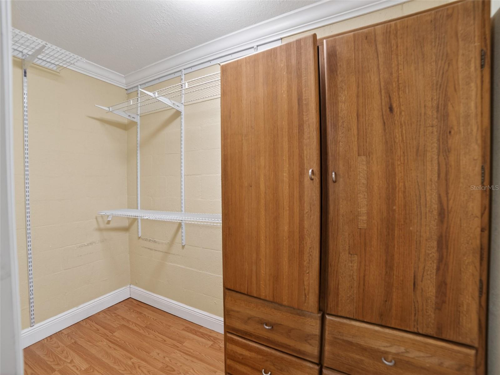 Listing photo id 24 for 10119 Ashley Street