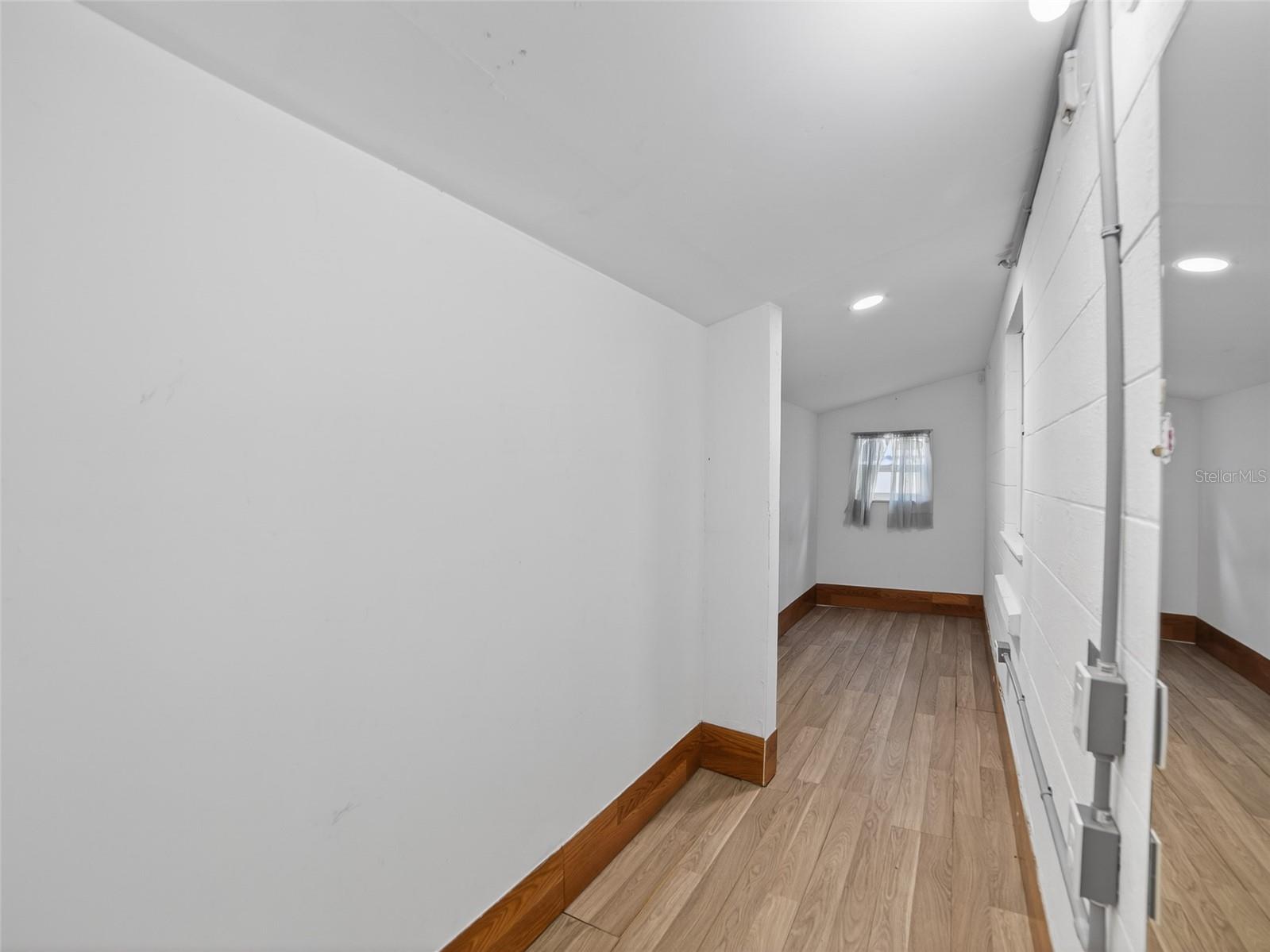 Listing photo id 26 for 10119 Ashley Street