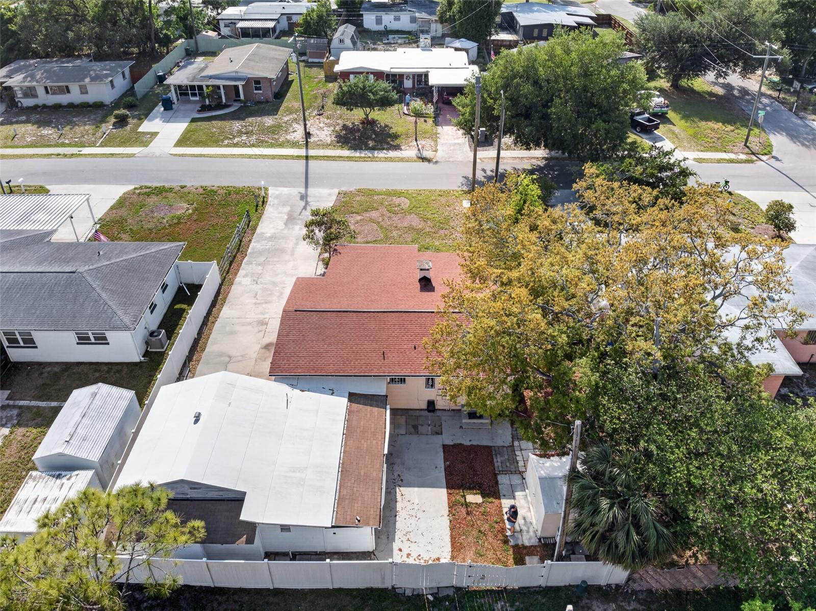 Listing photo id 27 for 10119 Ashley Street