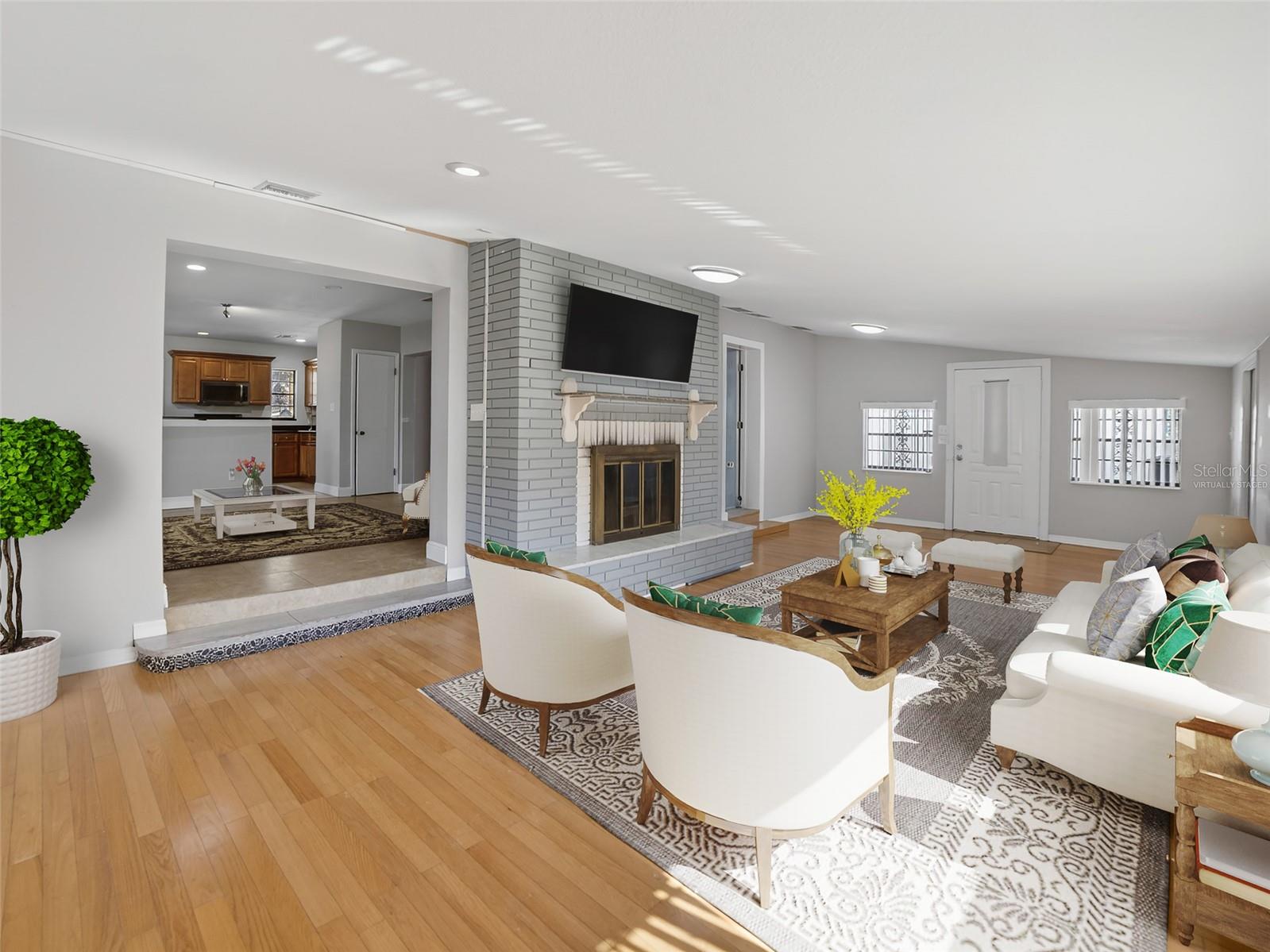 Listing photo id 3 for 10119 Ashley Street