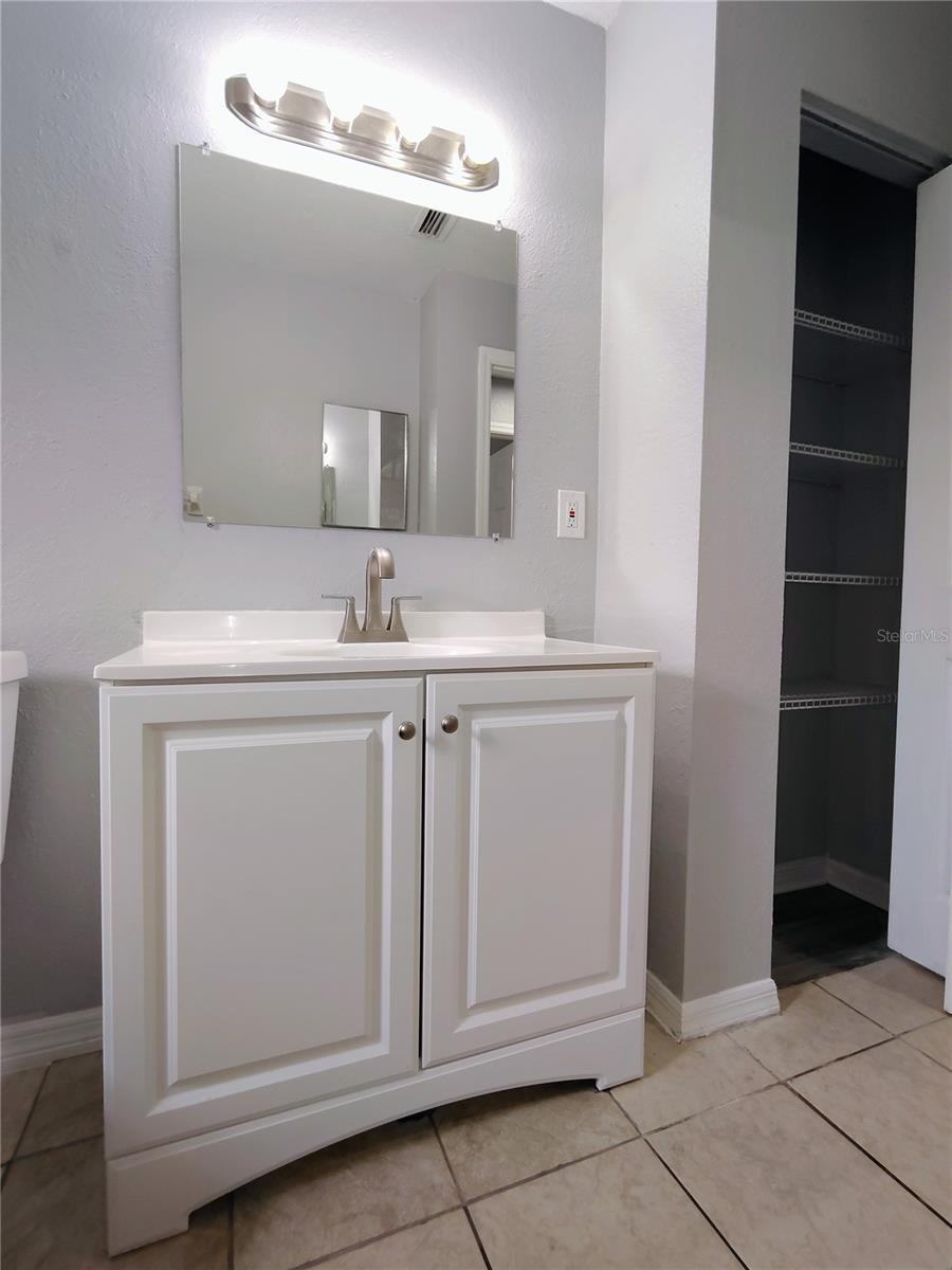 Image 16 of 19 For 9435 Lynn Lane B