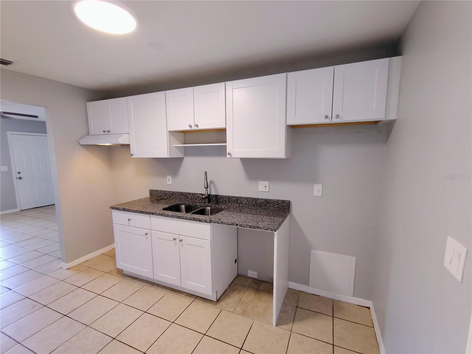 Image 6 of 19 For 9435 Lynn Lane B