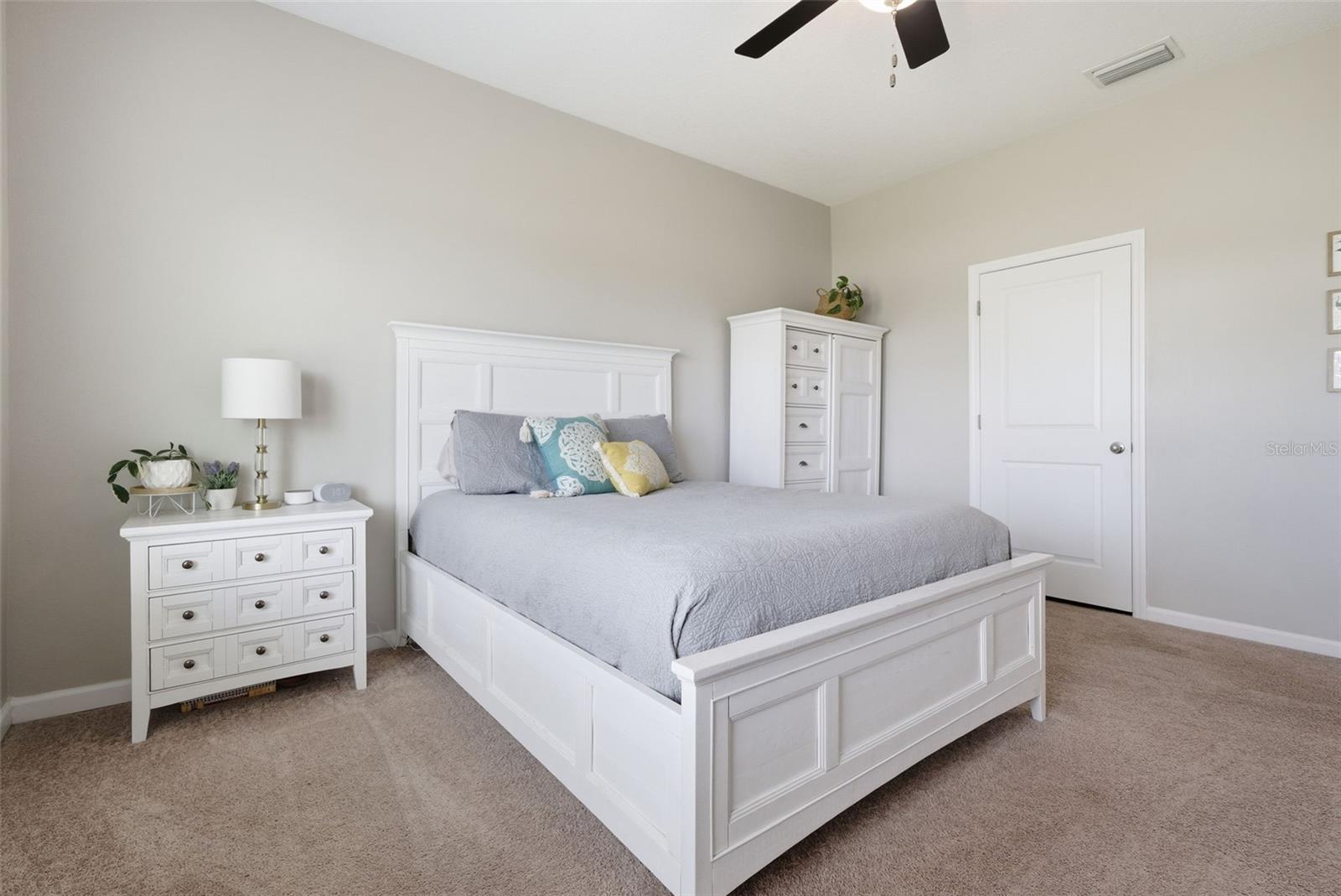 Image 15 of 39 For 814 Highgate Oaks Place