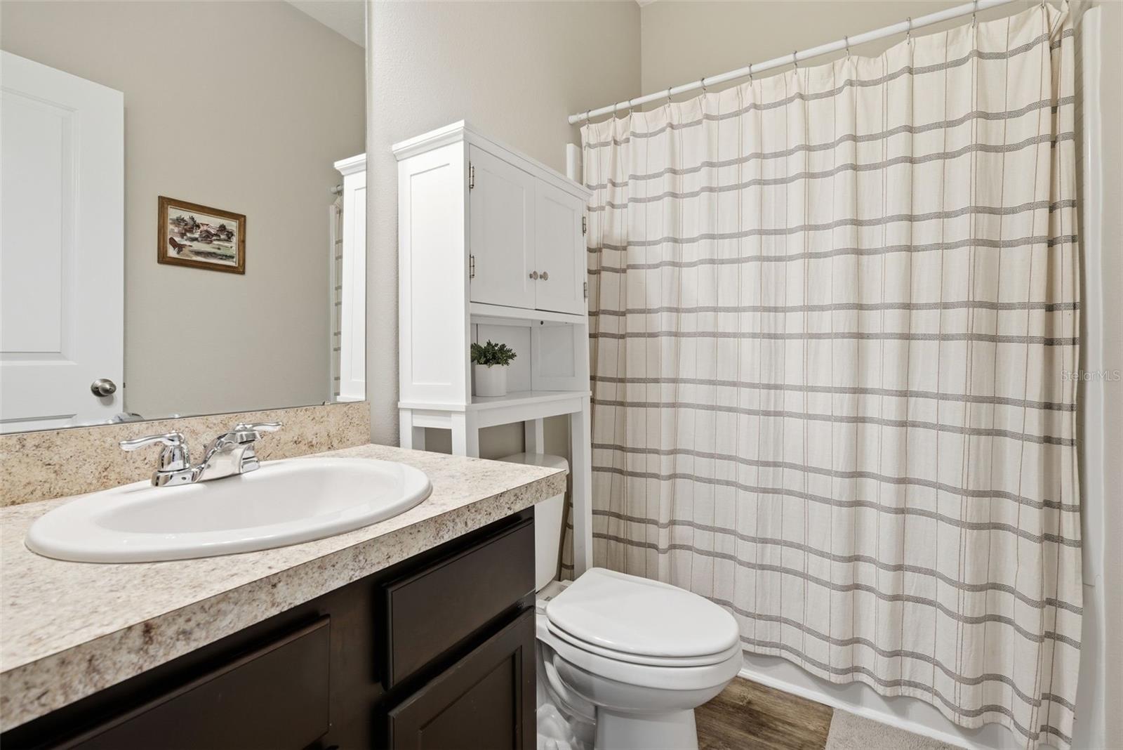 Image 20 of 39 For 814 Highgate Oaks Place