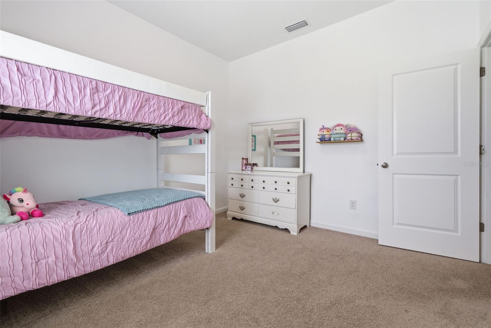 Image 22 of 39 For 814 Highgate Oaks Place