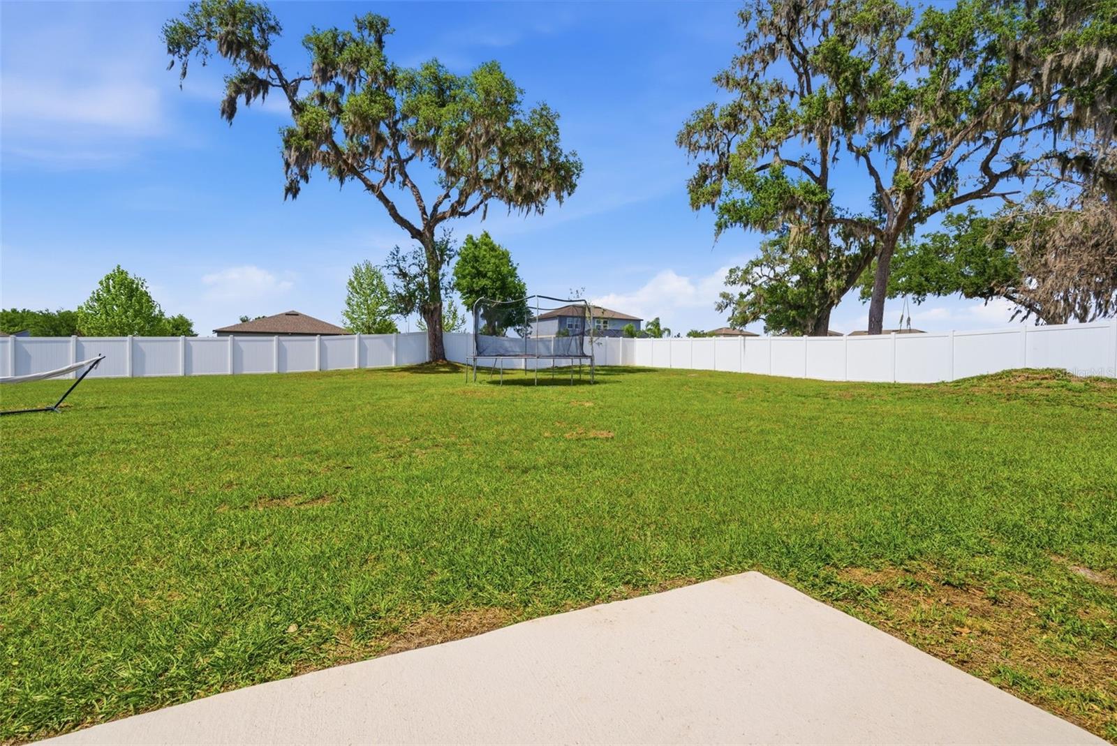 Image 27 of 39 For 814 Highgate Oaks Place