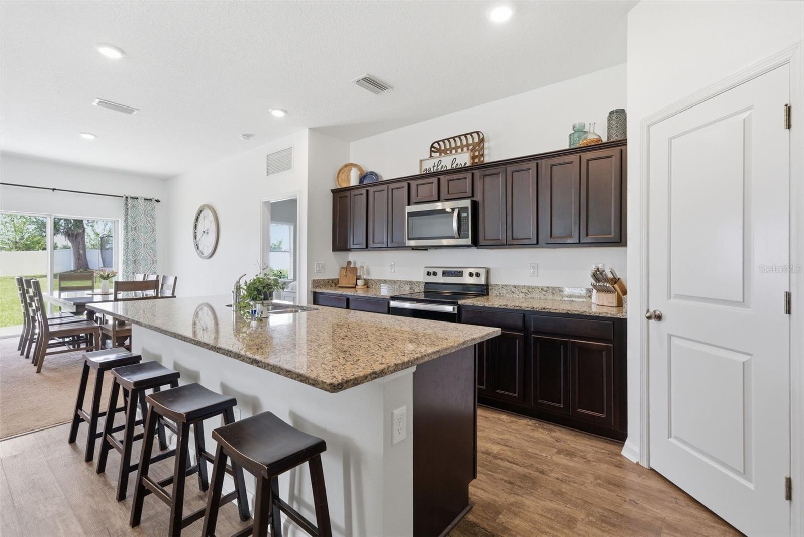 Image 3 of 39 For 814 Highgate Oaks Place